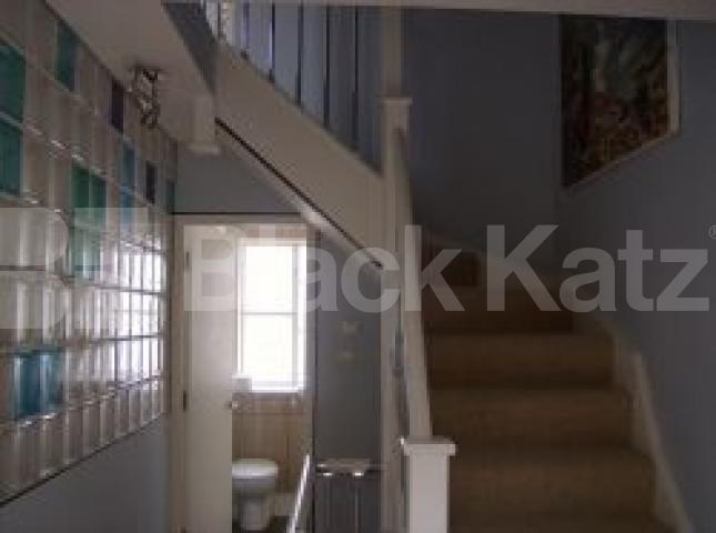 			NEW INSTRUCTION, 4 Bedroom, 1 bath, 1 reception Mews House			 Vestry Mews, Camberwell